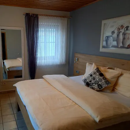 Lindenhof Pensión 3*