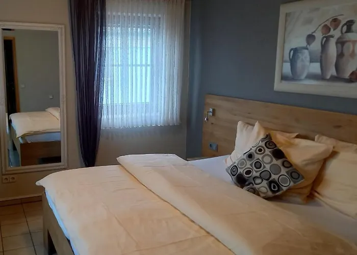 Lindenhof Affittacamere 3*